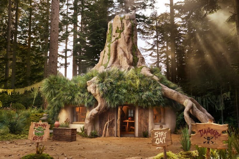 映画『シュレック』に登場する沼地の家が Airbnb で宿泊可能に