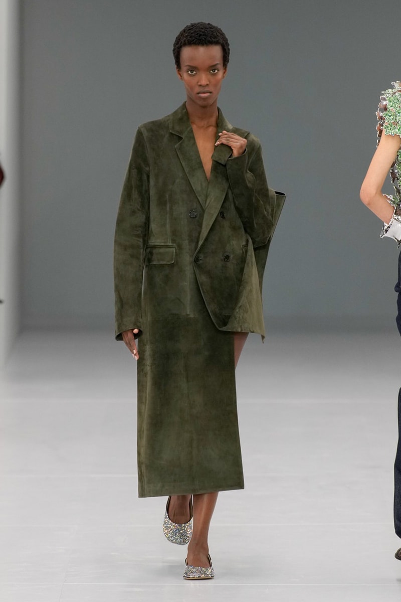 ロエベ 2024年春夏ウィメンズコレクション LOEWE Spring Summer 2024 Paris Fashion Week menswear womenswear runway Jonathan Anderson