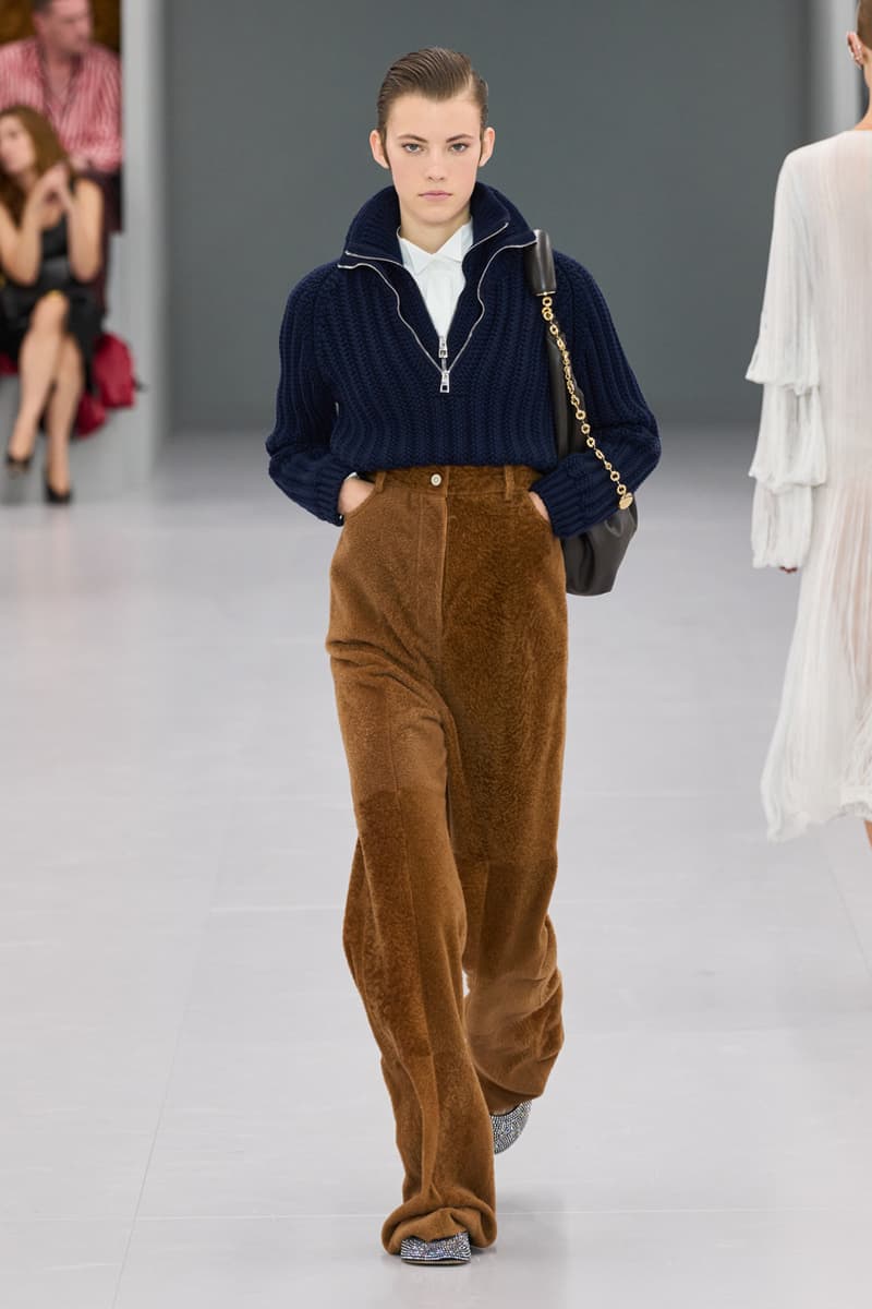 ロエベ 2024年春夏ウィメンズコレクション LOEWE Spring Summer 2024 Paris Fashion Week menswear womenswear runway Jonathan Anderson