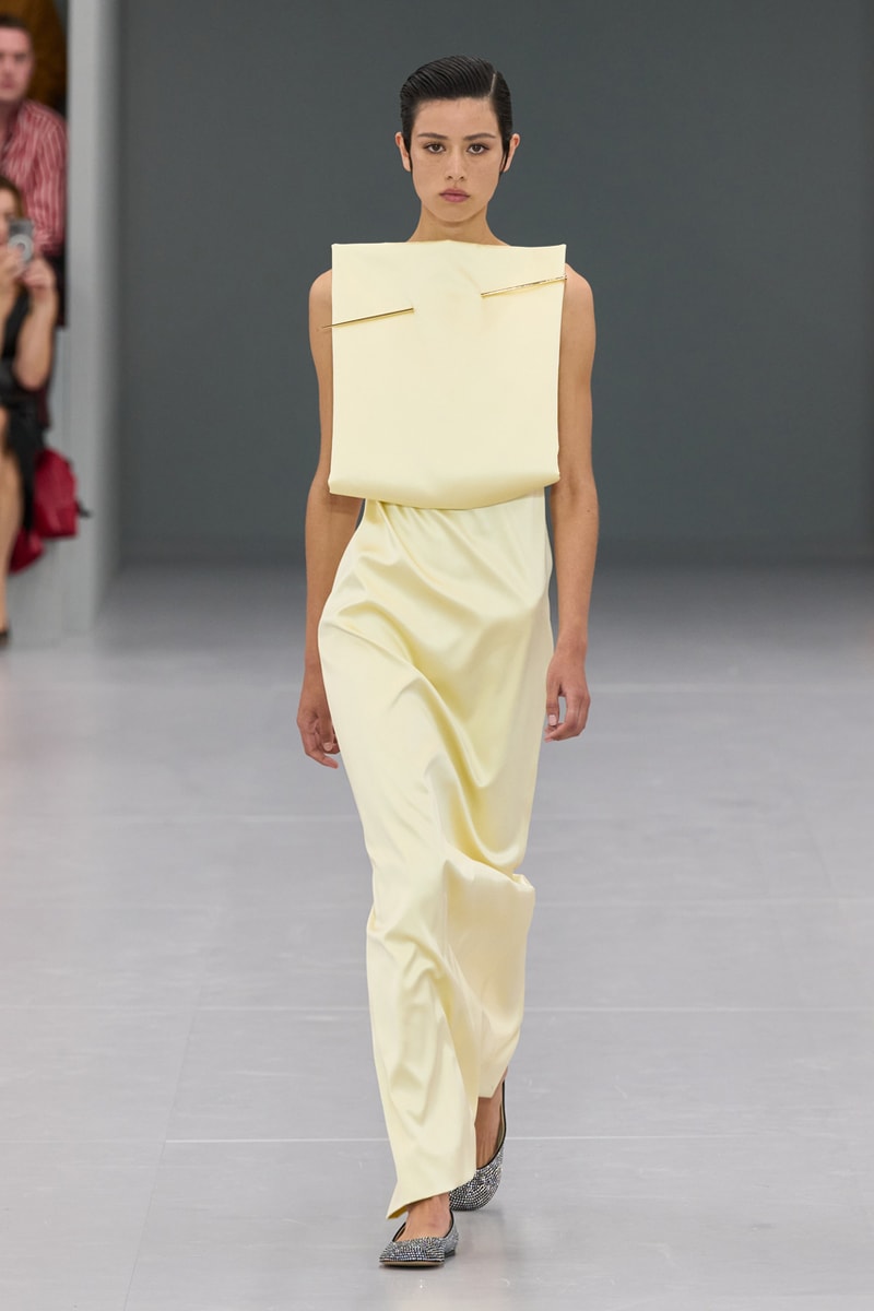 ロエベ 2024年春夏ウィメンズコレクション LOEWE Spring Summer 2024 Paris Fashion Week menswear womenswear runway Jonathan Anderson