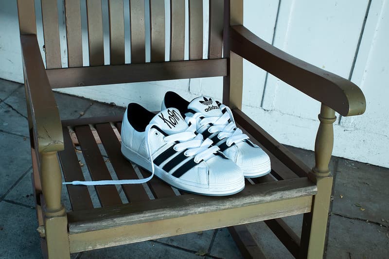 アディダスオリジナルスがニュー・メタルバンド コーンとのコラボコレクションを発表 adidas originals korn collab collection release info