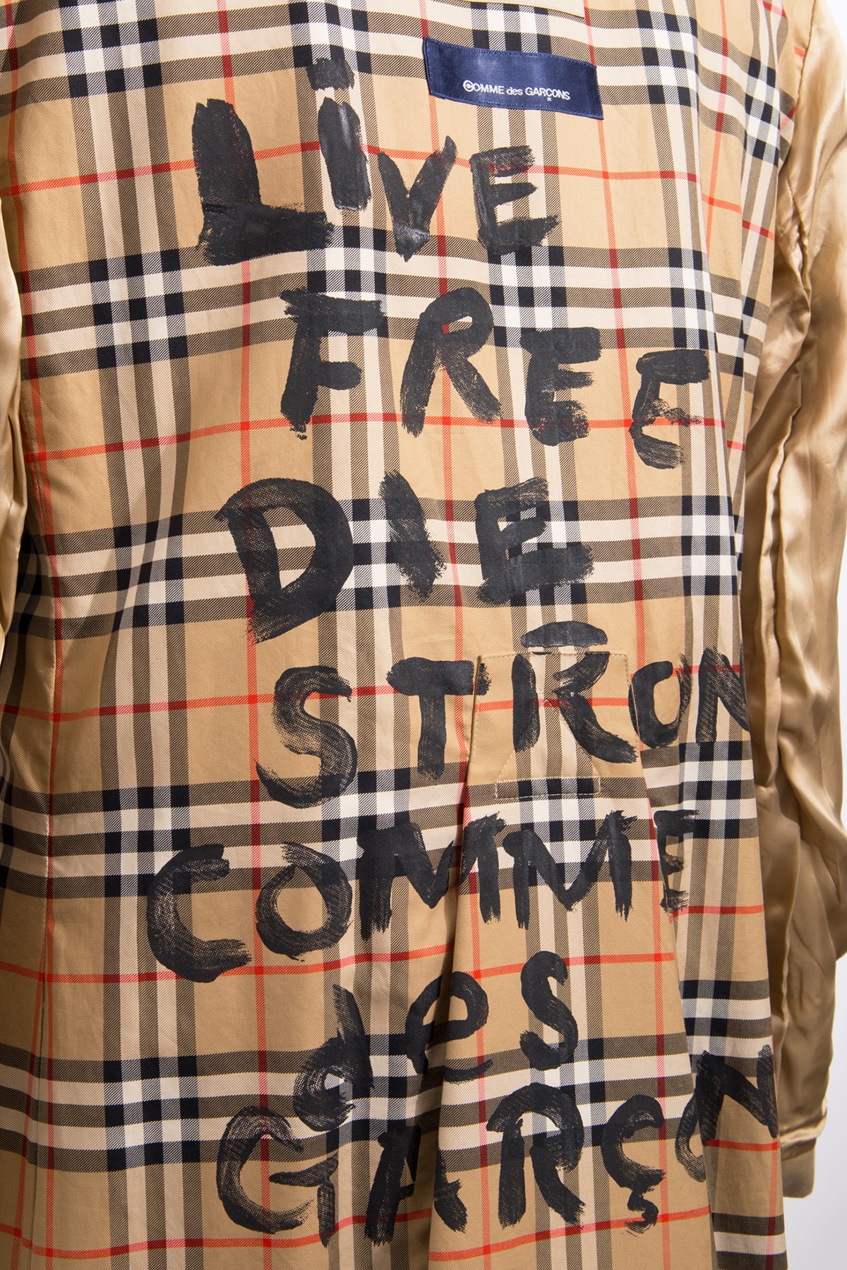 コム デ ギャルソンからバーバリーのカスタマイズトレンチが青山店限定で登場 COMME des GARÇONS BURBERRY customized trench coat aoyama store release info