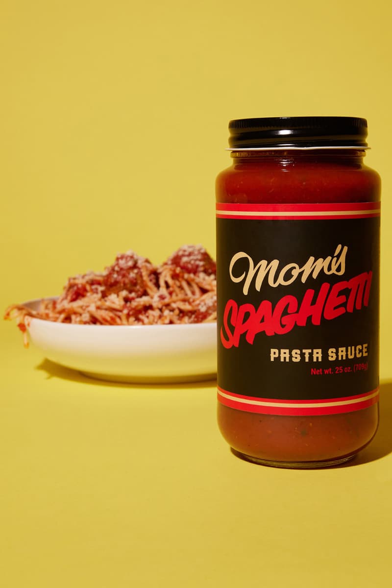 エミネムの Mom’s Spaghetti が全国に配送可能な瓶詰めパスタソースを発売 Eminem's "Mom's Spaghetti" Sauce Is Shipping Nationwide lose yourself lyrics detroit michigan pasta sold price retail shop 8 mile restaurant meatballs sghetti d noodles food beverage