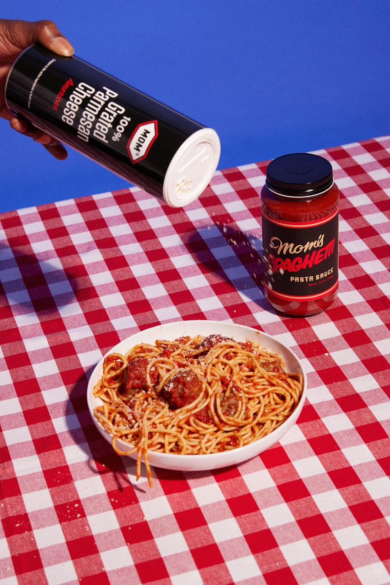 エミネムの Mom’s Spaghetti が全国に配送可能な瓶詰めパスタソースを発売 Eminem's "Mom's Spaghetti" Sauce Is Shipping Nationwide lose yourself lyrics detroit michigan pasta sold price retail shop 8 mile restaurant meatballs sghetti d noodles food beverage
