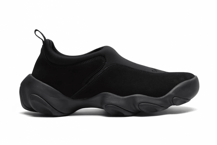 Junya Watanabe MAN x OAKLEY によるコラボフットウェアがついに発売