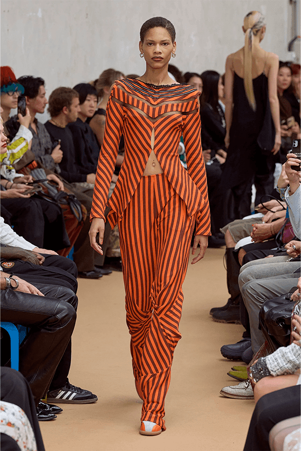 キコ・コスタディノフ 2024年春夏ウィメンズコレクション Kiko Kostadinov Spring Summer 2024 Paris Fashion Week womenswear runway interview Laura Deanna Fanning