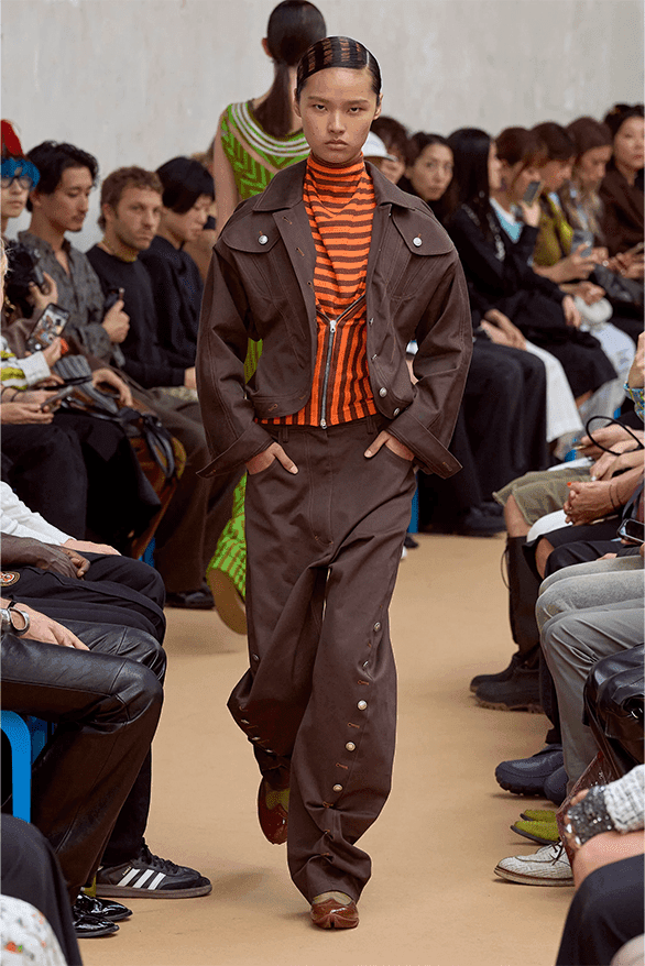 キコ・コスタディノフ 2024年春夏ウィメンズコレクション Kiko Kostadinov Spring Summer 2024 Paris Fashion Week womenswear runway interview Laura Deanna Fanning