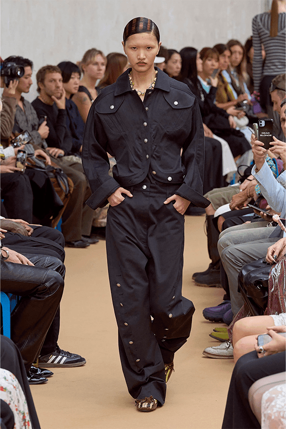 キコ・コスタディノフ 2024年春夏ウィメンズコレクション Kiko Kostadinov Spring Summer 2024 Paris Fashion Week womenswear runway interview Laura Deanna Fanning