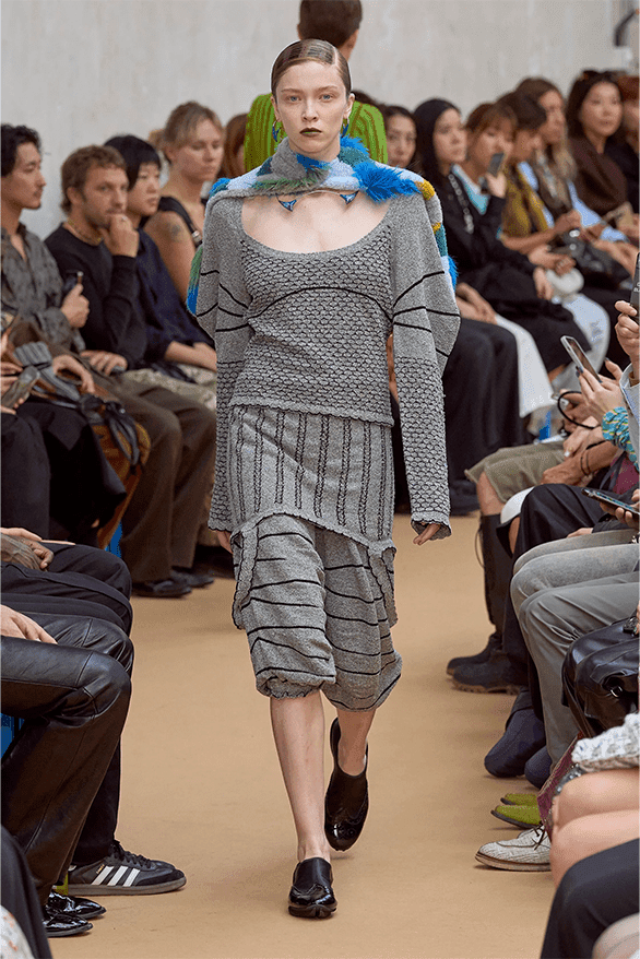 キコ・コスタディノフ 2024年春夏ウィメンズコレクション Kiko Kostadinov Spring Summer 2024 Paris Fashion Week womenswear runway interview Laura Deanna Fanning