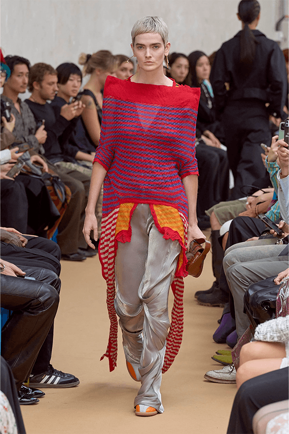 キコ・コスタディノフ 2024年春夏ウィメンズコレクション Kiko Kostadinov Spring Summer 2024 Paris Fashion Week womenswear runway interview Laura Deanna Fanning