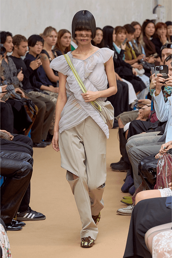 キコ・コスタディノフ 2024年春夏ウィメンズコレクション Kiko Kostadinov Spring Summer 2024 Paris Fashion Week womenswear runway interview Laura Deanna Fanning