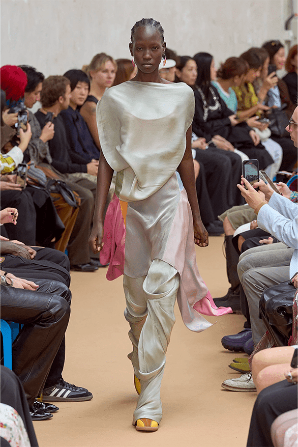 キコ・コスタディノフ 2024年春夏ウィメンズコレクション Kiko Kostadinov Spring Summer 2024 Paris Fashion Week womenswear runway interview Laura Deanna Fanning