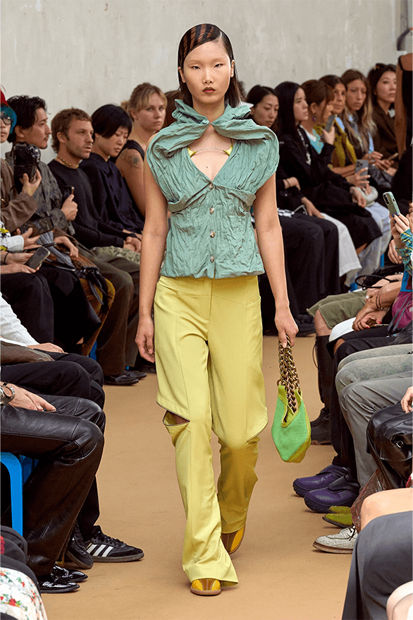 キコ・コスタディノフ 2024年春夏ウィメンズコレクション Kiko Kostadinov Spring Summer 2024 Paris Fashion Week womenswear runway interview Laura Deanna Fanning