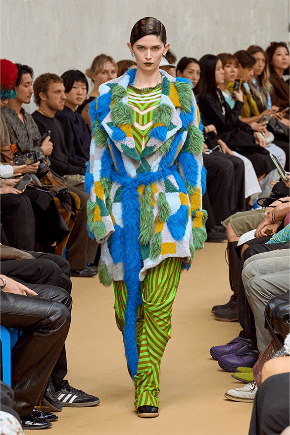 キコ・コスタディノフ 2024年春夏ウィメンズコレクション Kiko Kostadinov Spring Summer 2024 Paris Fashion Week womenswear runway interview Laura Deanna Fanning