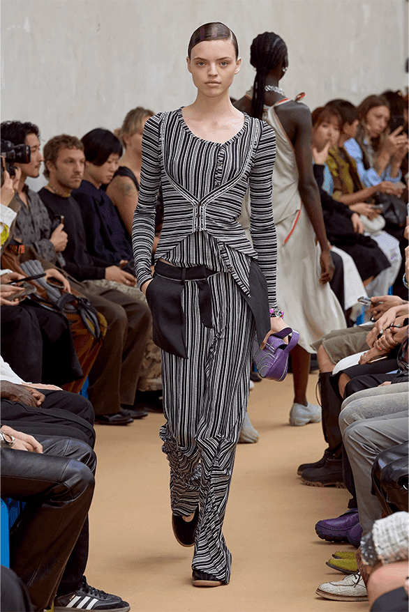 キコ・コスタディノフ 2024年春夏ウィメンズコレクション Kiko Kostadinov Spring Summer 2024 Paris Fashion Week womenswear runway interview Laura Deanna Fanning