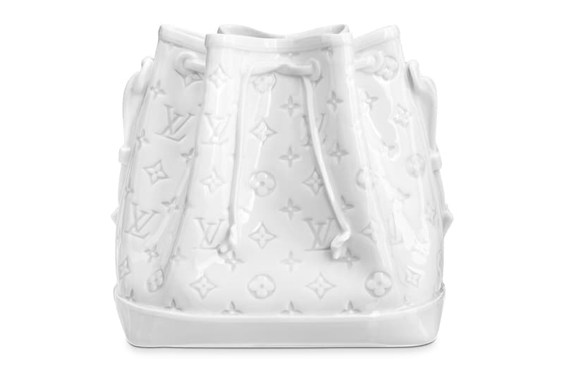 ルイヴィトンがノエBBをそのまま固めたかのような磁器製のフラワーベースを発売 This Porcelain Louis Vuitton Bag Vase Is More Expensive Than the Real Leather Accessory Itself purse porcelain vase noe bb GI0597