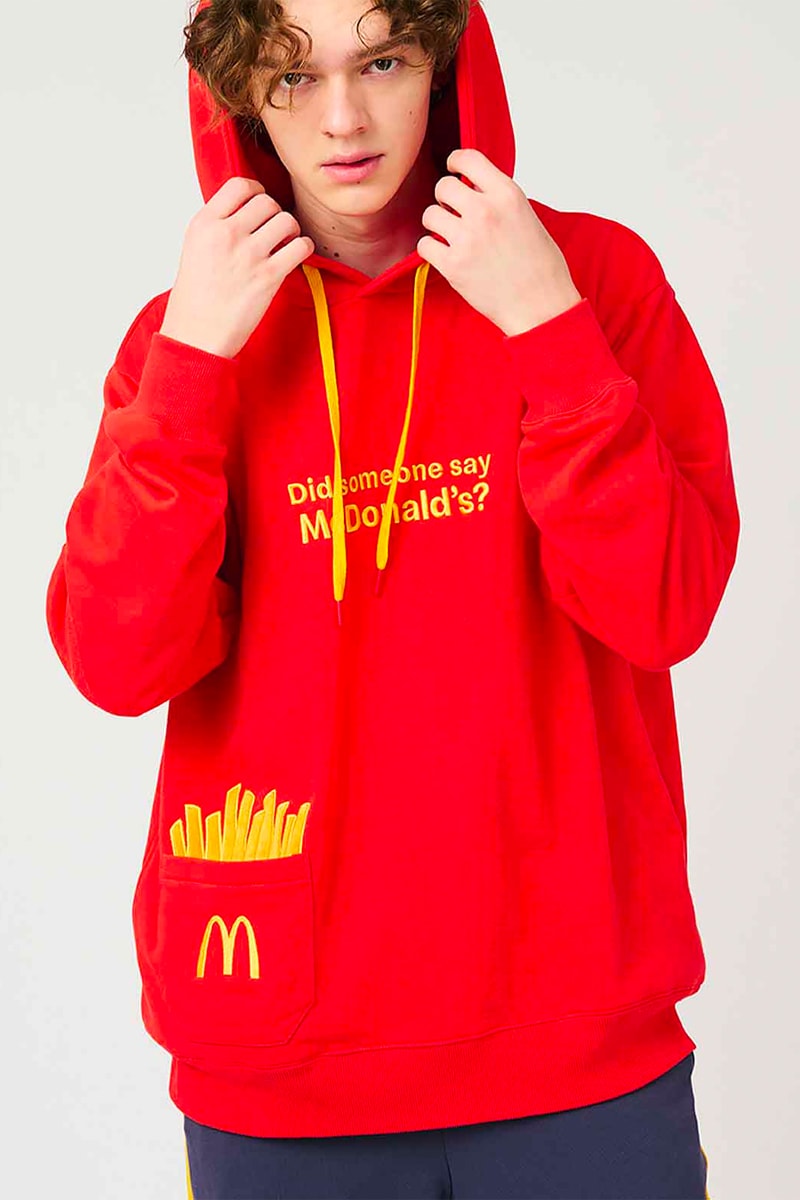 グラフィックライフストア グラニフからマクドナルドとのコラボコレクションが発売 McDonald's Partners With Japanese-Based Brand graniph For Merch Collaboration im lovin it egg mcmuffin paper bag golden arches reusable totes hamburgers nuggets crispy chicken 