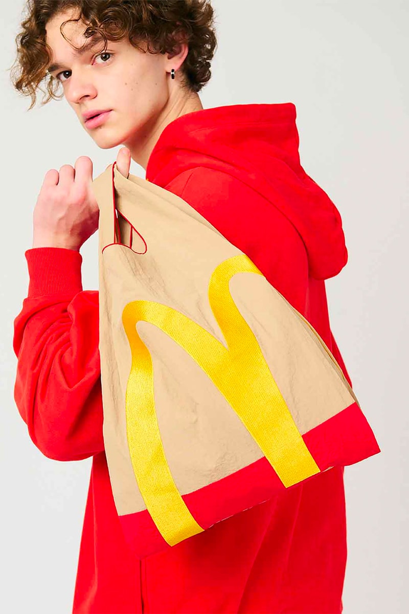 グラフィックライフストア グラニフからマクドナルドとのコラボコレクションが発売 McDonald's Partners With Japanese-Based Brand graniph For Merch Collaboration im lovin it egg mcmuffin paper bag golden arches reusable totes hamburgers nuggets crispy chicken 
