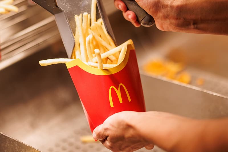 海外のマクドナルドでMサイズのマックフライポテト®︎が無料に McDonalds Launches Free Fries Friday Launch Info