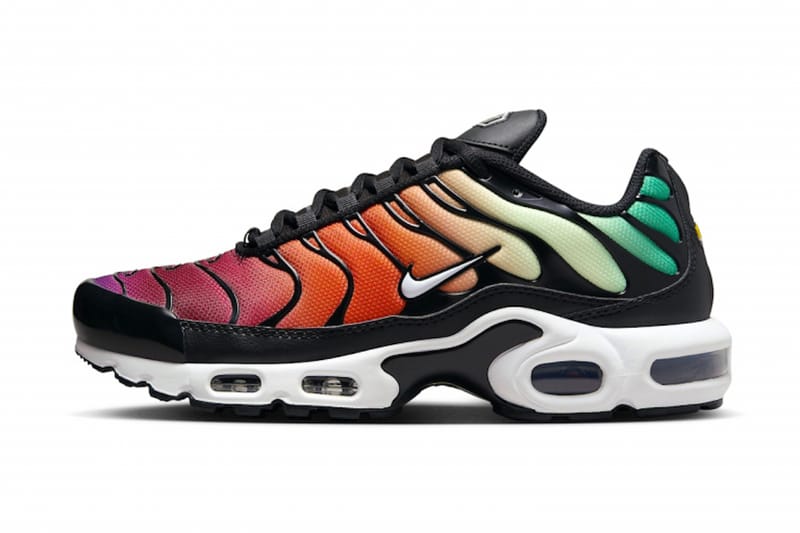 Nike Air Max Plus から“虹”を連想させるカラーリングの新作が登場