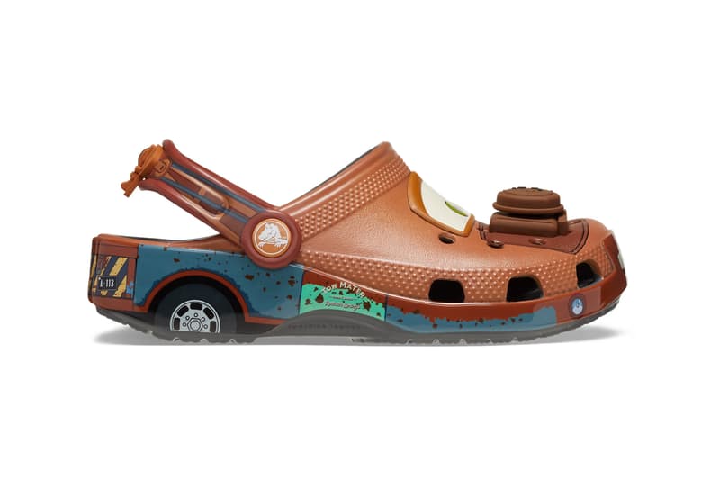 クロックスが映画『カーズ』に登場するメーターに着想したコラボモデルを発売 Pixar Crocs Classic Clog Mater Release Date info store list buying guide photos price