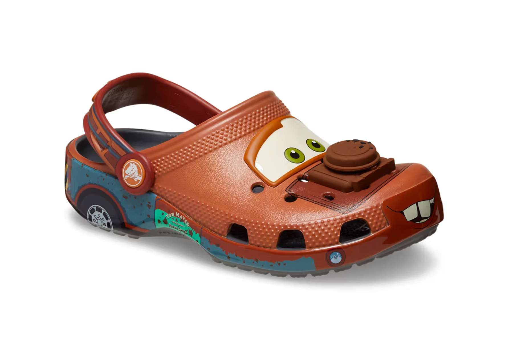 クロックスが映画『カーズ』に登場するメーターに着想したコラボモデルを発売 Pixar Crocs Classic Clog Mater Release Date info store list buying guide photos price