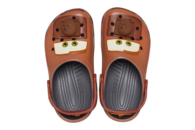 クロックスが映画『カーズ』に登場するメーターに着想したコラボモデルを発売 Pixar Crocs Classic Clog Mater Release Date info store list buying guide photos price