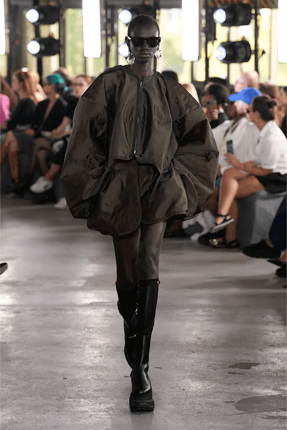 サカイ 2024年春夏コレクション sacai Spring Summer 2024 Paris Fashion Week womenswear menswear runway chitose Abe