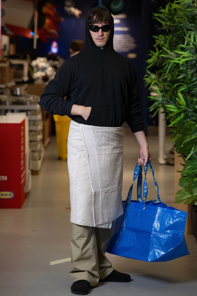 イケアが自社のバスタオルでバレンシアガのタオルスカートルックを再現 IKEA Crafts Its Own Balenciaga Towel Skirt Fashion