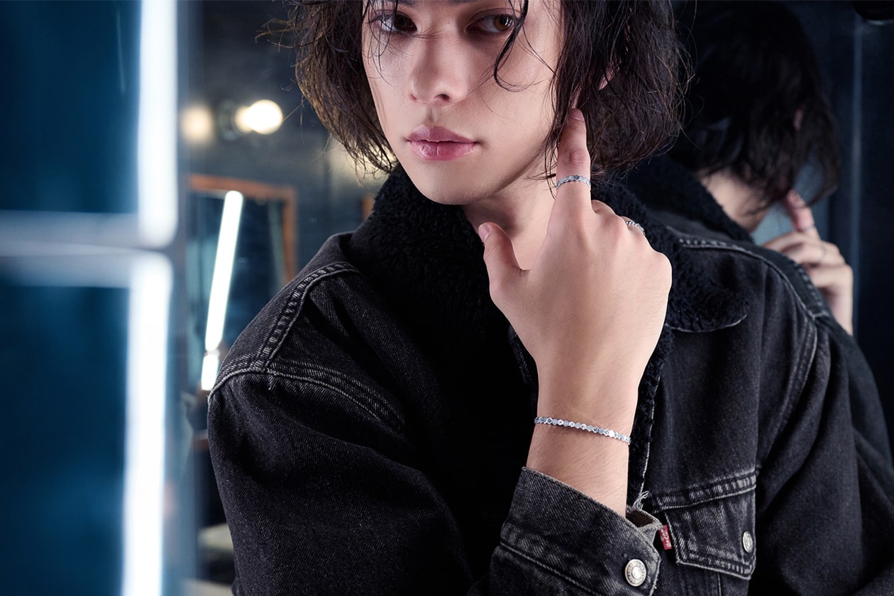 ジュエリーとストリートの素敵な関係、黒デニムにはホワイドゴールドを white gold chaumet beemylove street