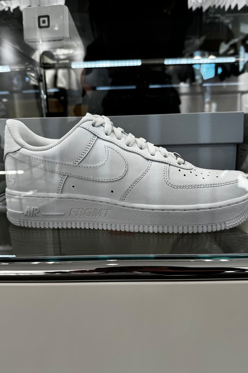 fragment design カスタムの Nike Air Force 1 がゲリラ発売