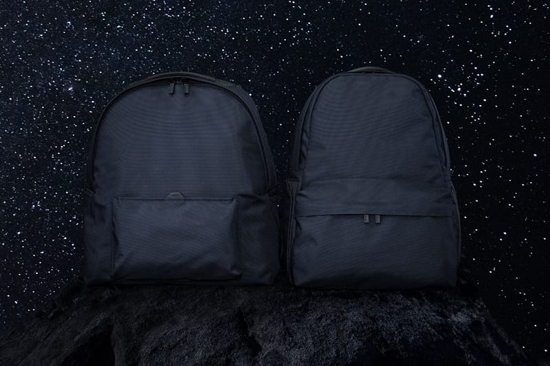 日本のバッグブランド MONOLITH が“宇宙の黒”を纏った人気バックパック2型を発売