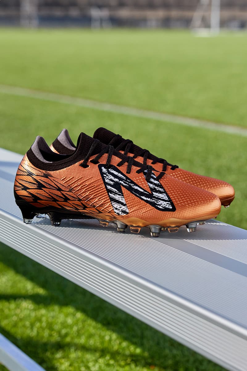 話題のニューバランスのサッカースパイクに未来的なデザインの新色が登場 new balance furon v7 tekela v4 football boots chelsea bukayo saka tim weah raheem sterling technical laceless