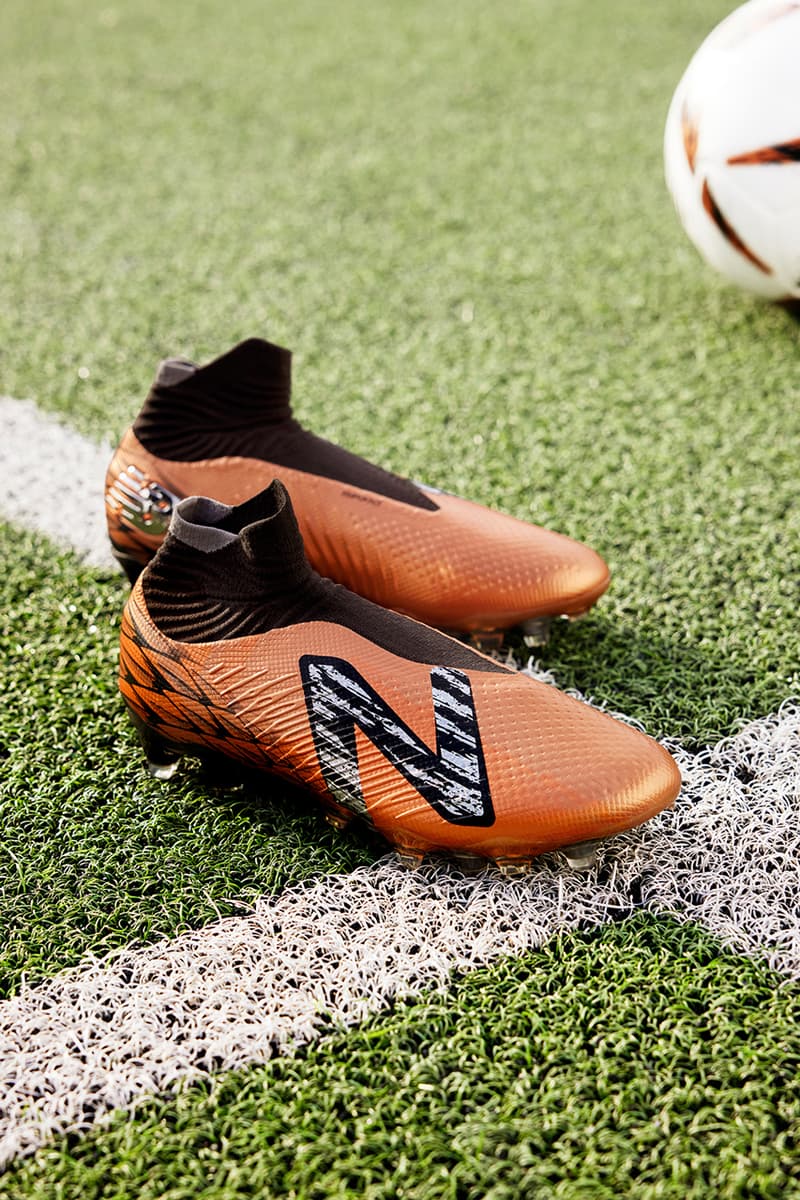 話題のニューバランスのサッカースパイクに未来的なデザインの新色が登場 new balance furon v7 tekela v4 football boots chelsea bukayo saka tim weah raheem sterling technical laceless