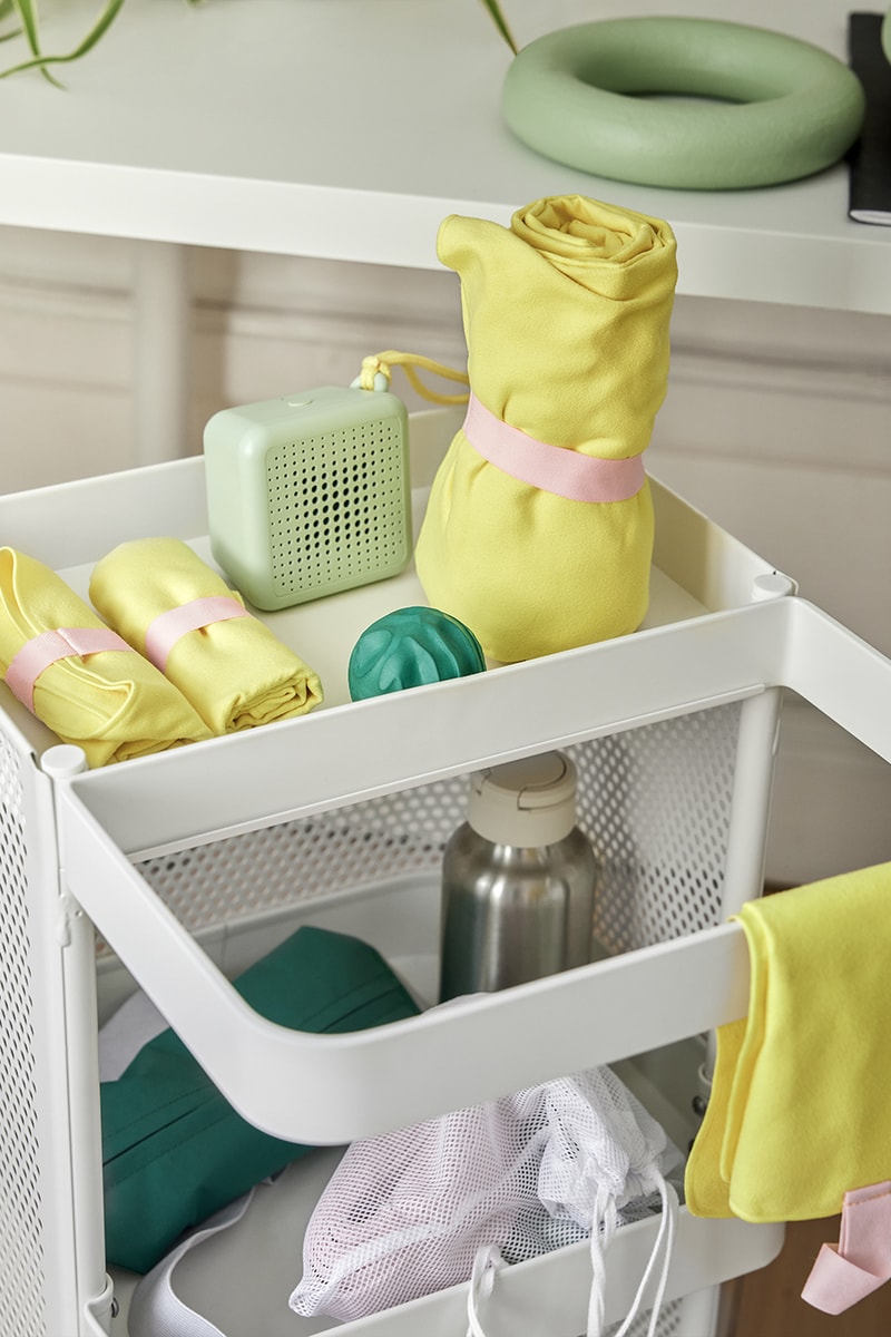イケアから初となるスポーツコレクション ダルジエンが登場 IKEA Launches First-Ever Sports Collection DALJIEN sports equipment weights multiuse training and storage bench, bamboo step board, 6lb weight set, portable waterproof Bluetooth speaker, compact air purifier, and more. swedish home furniture