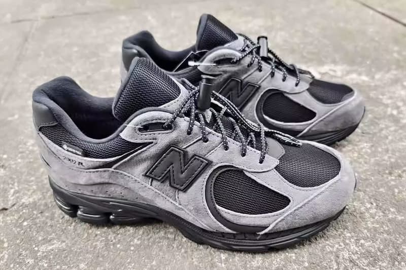 ジョウンド x ニューバランスから ゴアテックス 仕様の 2002R が登場か jjjjound new balance 2002r gore tex grey black first look leak justin saunders official info release date photos price