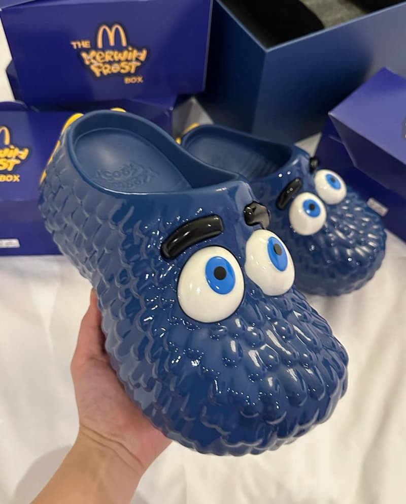 カーウィン・フロストと『マクドナルド』よりフライガイをイメージしたクロッグサンダルが登場　kerwin frost mcdonalds fry guy clogs shoes blue collaboration official release date info photos price store list buying guide