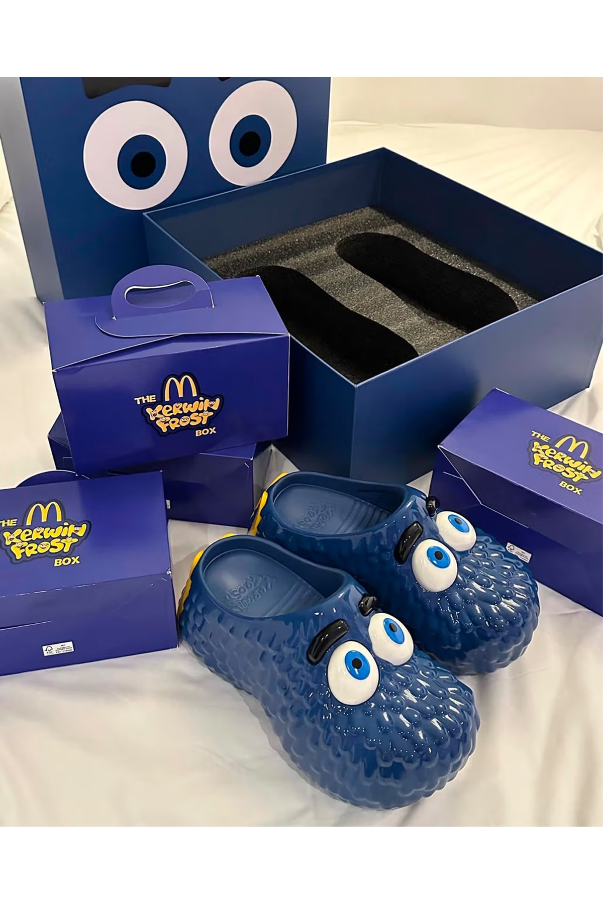 カーウィン・フロストと『マクドナルド』よりフライガイをイメージしたクロッグサンダルが登場　kerwin frost mcdonalds fry guy clogs shoes blue collaboration official release date info photos price store list buying guide