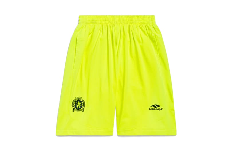 Balenciaga から新作フットボールジャージが発売 Balenciaga Takes to the Pitch With New Soccer Series
