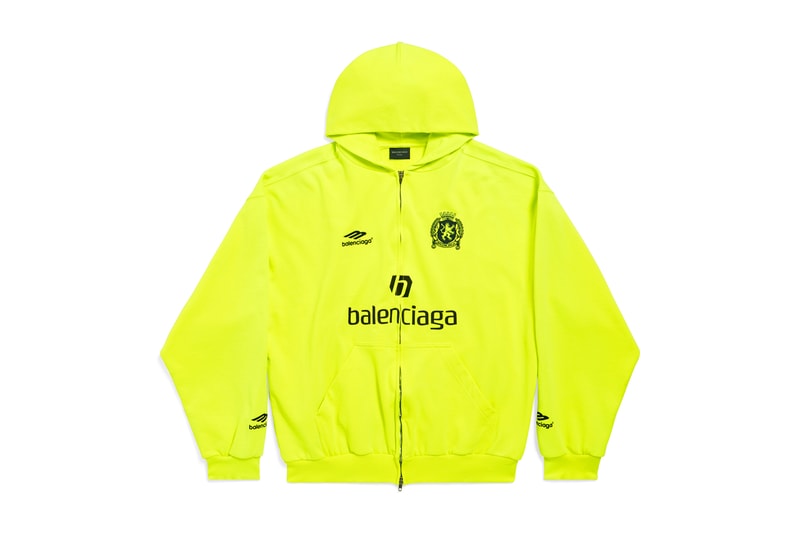 Balenciaga から新作フットボールジャージが発売 Balenciaga Takes to the Pitch With New Soccer Series