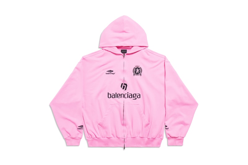 Balenciaga から新作フットボールジャージが発売 Balenciaga Takes to the Pitch With New Soccer Series