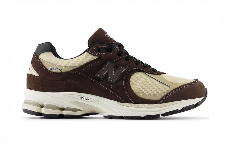 New Balance から GORE-TEX®︎ 仕様の 2002R “Black Coffee” が登場