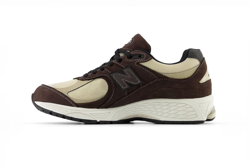 ニューバランスからゴアテックス®︎仕様の2002R “ブラックコーヒー”が登場 New Balance’s 2002R GORE-TEX Surfaces in “Black Coffee” Footwear