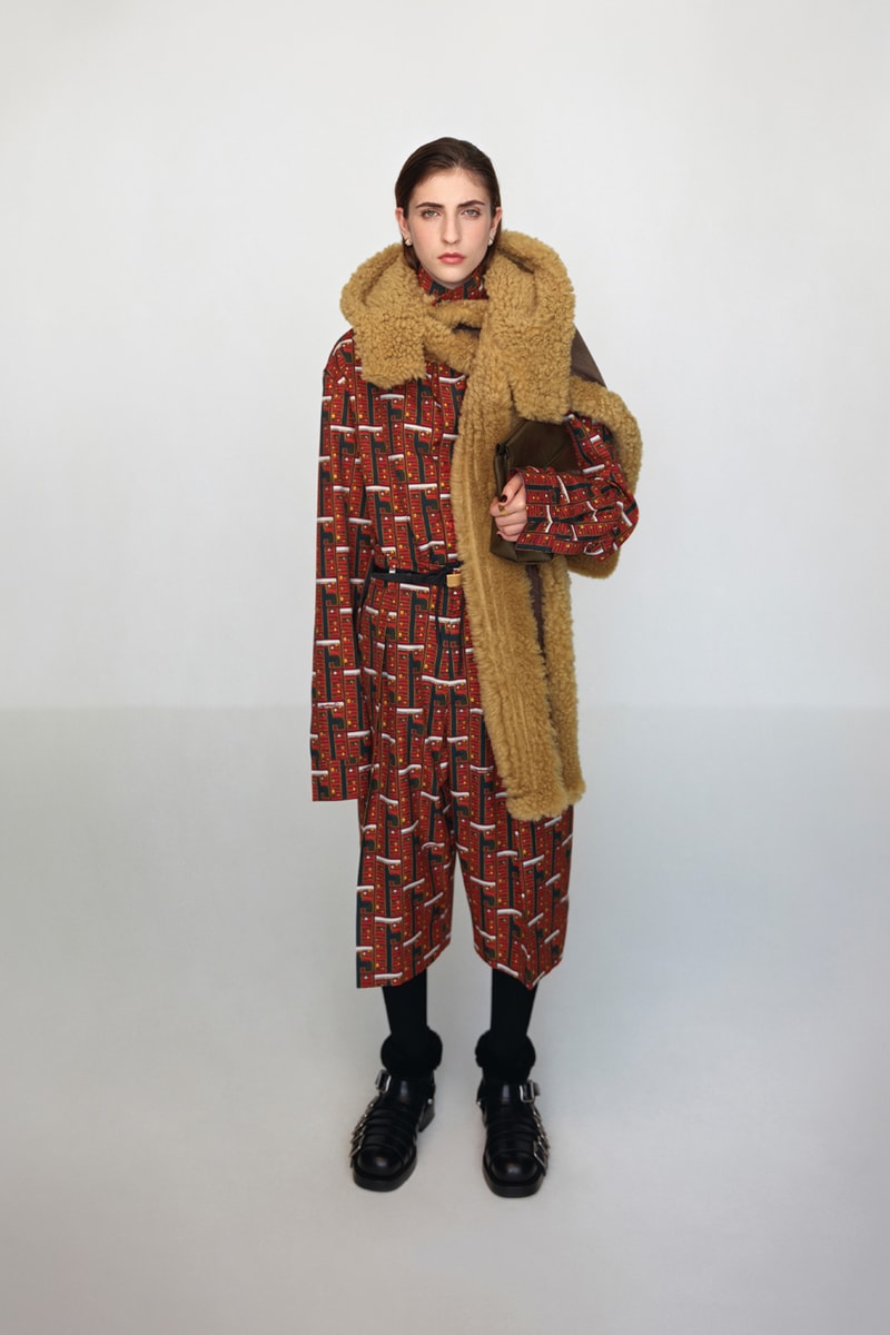 バーバリー 2024年プレフォールコレクション Burberry Pre-Fall 2024 Collection Lookbook Images Daniel Lee