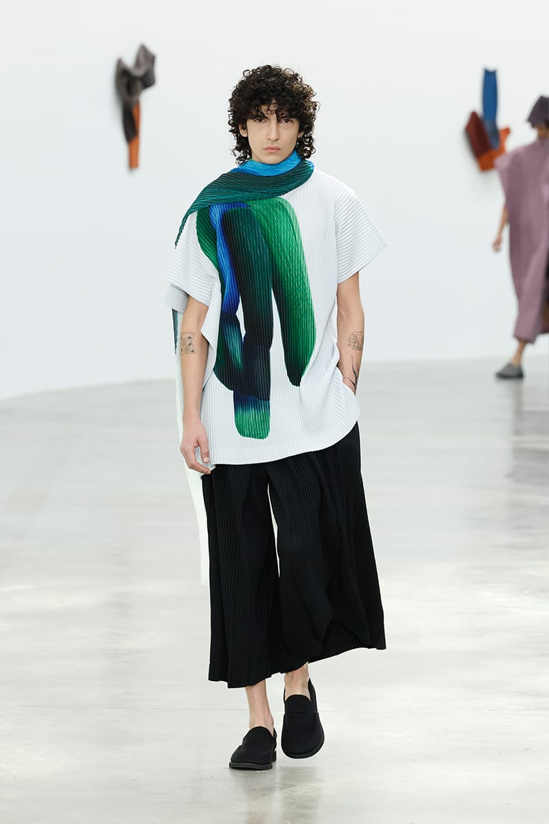 イッセイミヤケ ISSEY MIYAKE 2024年秋冬 ポリエステル系 2つボタン 