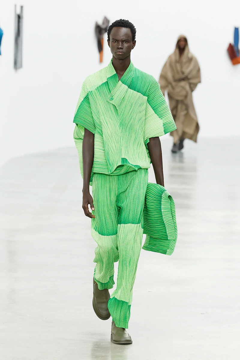 オム プリッセ イッセイ ミヤケ  2024年秋冬コレクション Issey Miyake Fall Winter 2024 Paris Fashion Week menswear Satoshi Kondo runway show Issey Miyake Continues To Find the Beauty in Movement for FW24 homme plisse