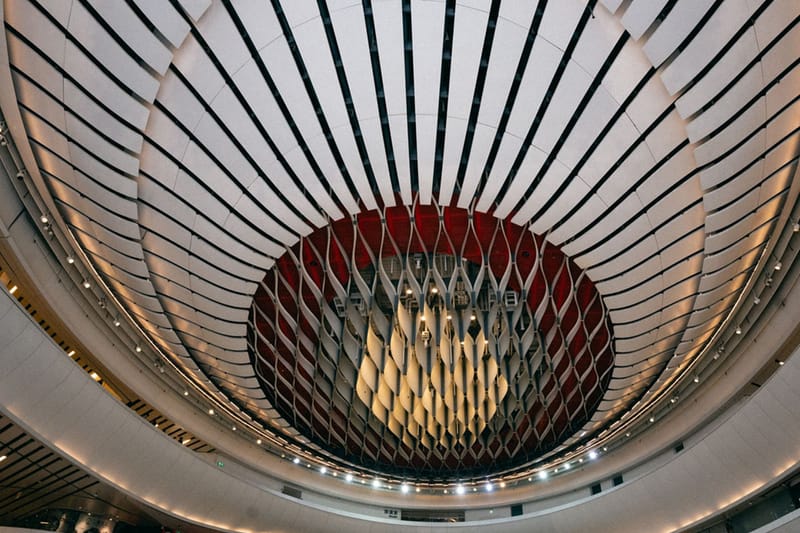 香港の歴史とモダンが融合した魅惑の西九龍を散策 EXPLORE WEST KOWLOON, A CAPTIVATING BLEND OF HISTORIC AND MODERN ASPECTS OF HONG KONG. ENJOY A DIFFERENT PACE OF THE CITY THAT IS RICH IN CULTURE.