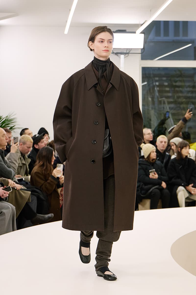 ルメール 2024年秋冬コレクション Lemaire Fall Winter 2024 Paris Fashion Week menswear Christophe Lemaire runway show LEMAIRE FW24 Is All About Ethereal Elegance sarah-linh tran