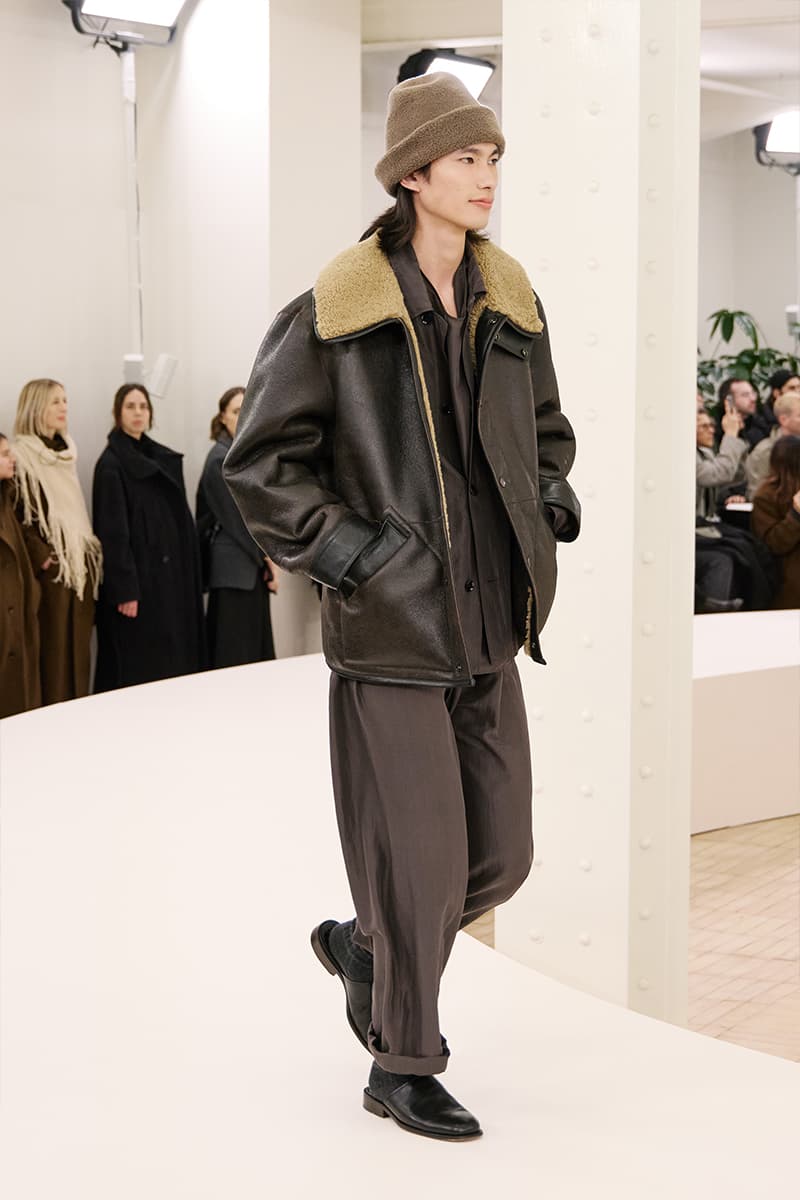 ルメール 2024年秋冬コレクション Lemaire Fall Winter 2024 Paris Fashion Week menswear Christophe Lemaire runway show LEMAIRE FW24 Is All About Ethereal Elegance sarah-linh tran 