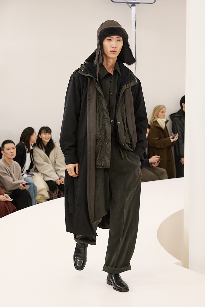 ルメール 2024年秋冬コレクション Lemaire Fall Winter 2024 Paris Fashion Week menswear Christophe Lemaire runway show LEMAIRE FW24 Is All About Ethereal Elegance sarah-linh tran 